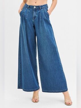Wide Leg High-Rise Jeans in Blue